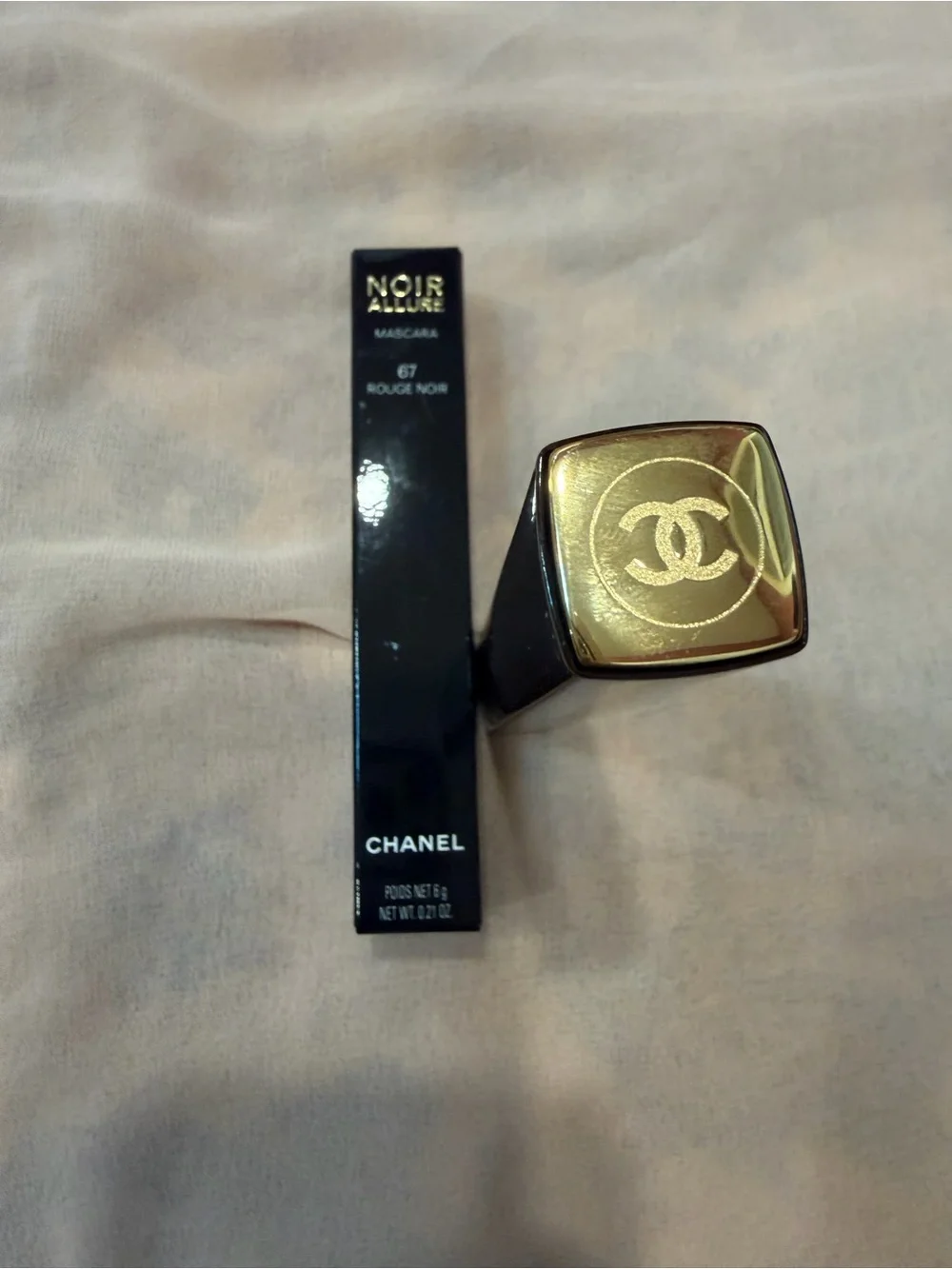 CHANEL noir allure